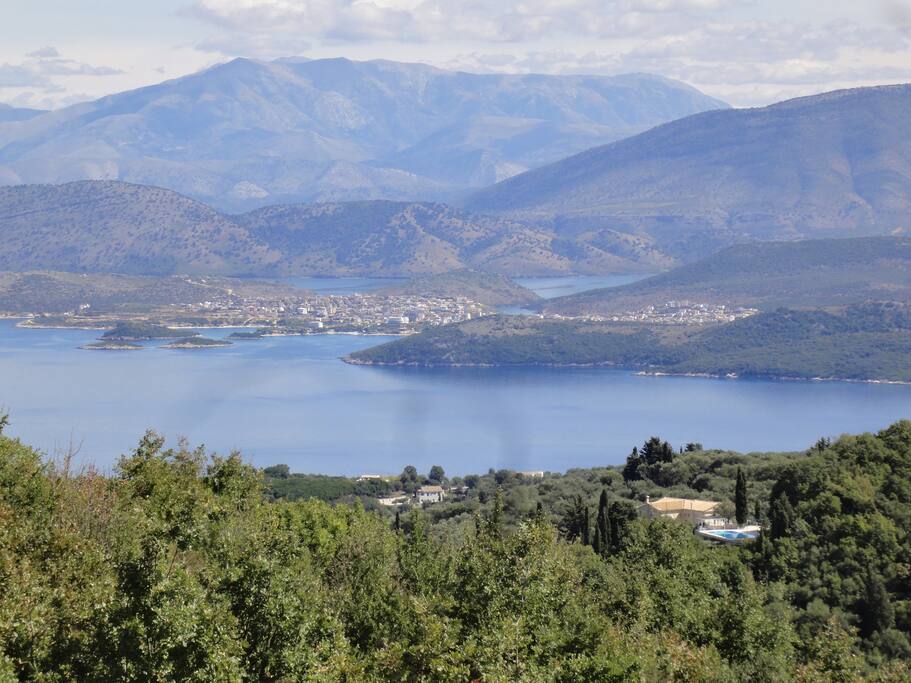 θεα απο το μπαλκονι στη αλβανια