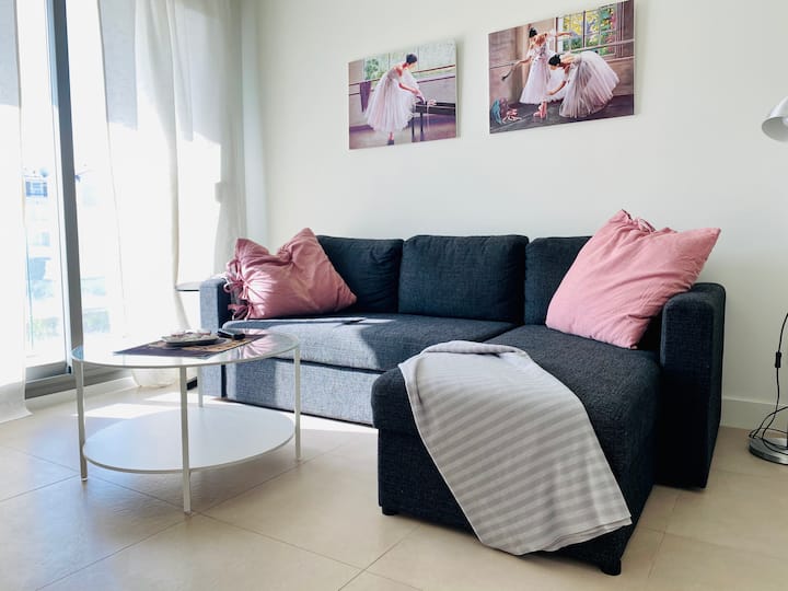 Გასაშლელი დივანი მისაღებ ოთახში