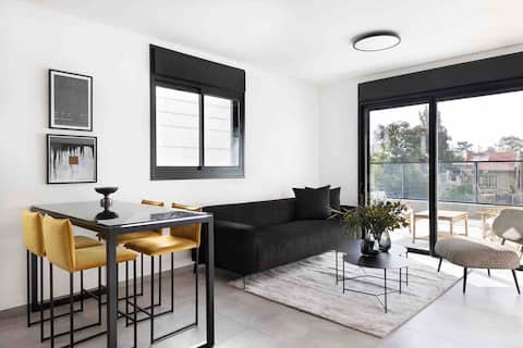 Stylish apartment w/ huge balcony | mall & park