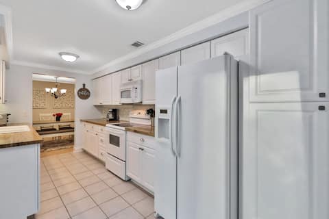 Modern Orange Park Home w/6+Beds&Wash/Dryer+Fence