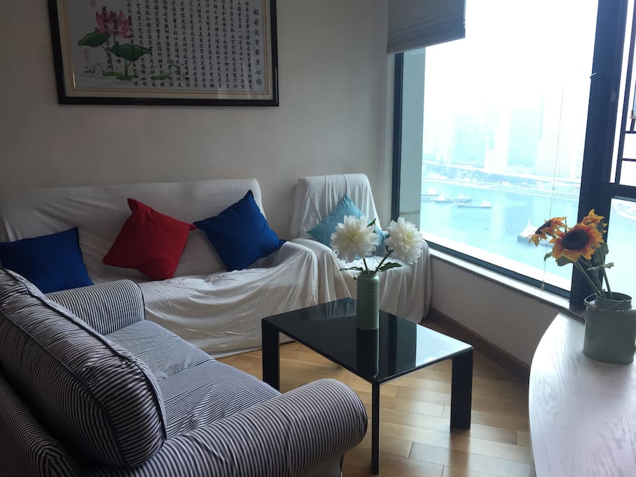 Comfortable couchs with Spacious Seaview