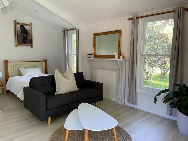 Magnolia House, Boutique Studio With Mountain View - Nowra