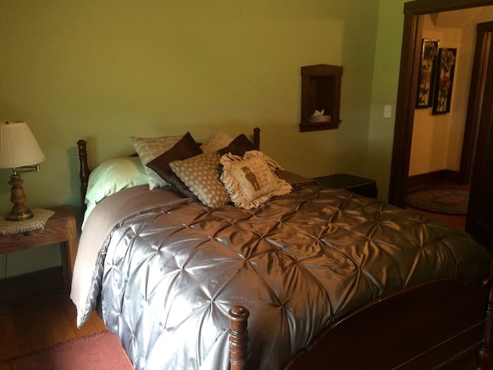 Green bedroom. Full size bed. Large closet to hang clothes. 