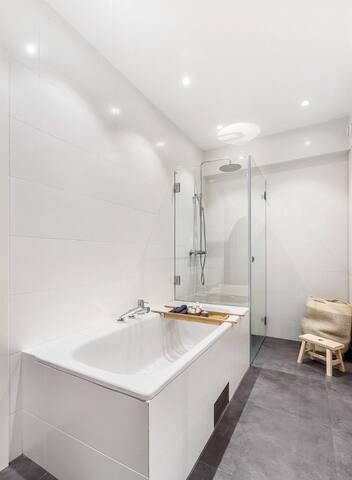 Unique top floor apartment in Oslo gallery image 3