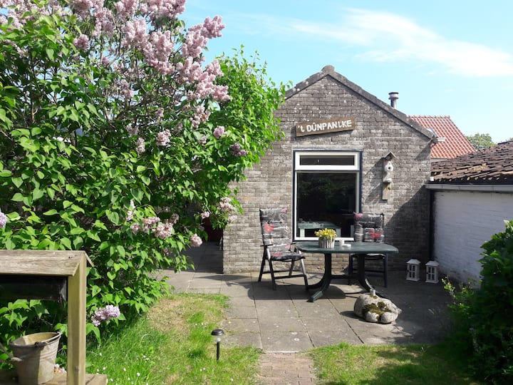 t dûnpantke; bungalow sleeps 2. Apartments for Rent in Hollum