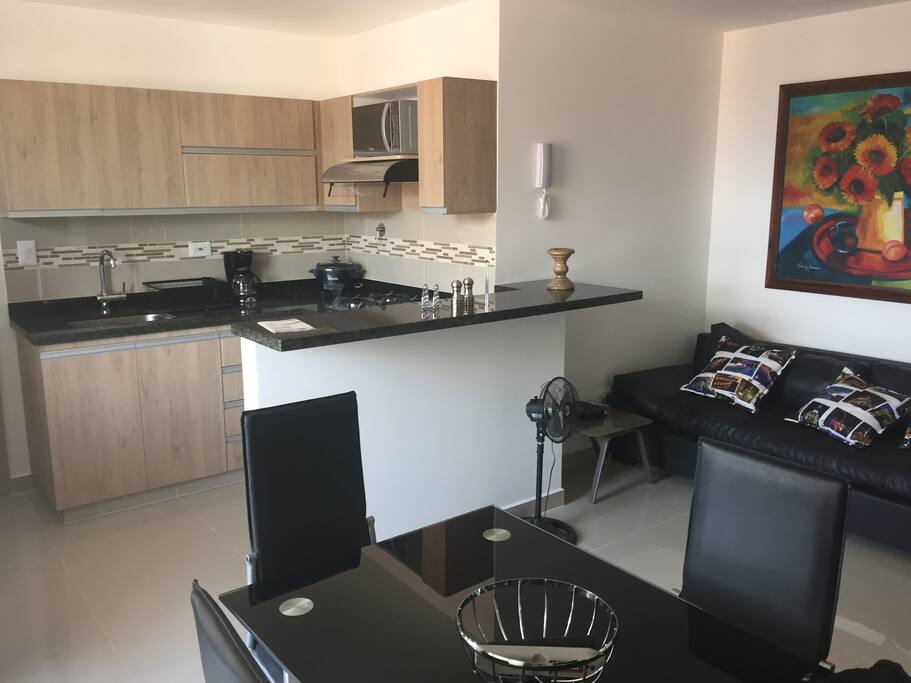 Cordial saludo este es un apartamento de 1 alcoba con 1,5 baños