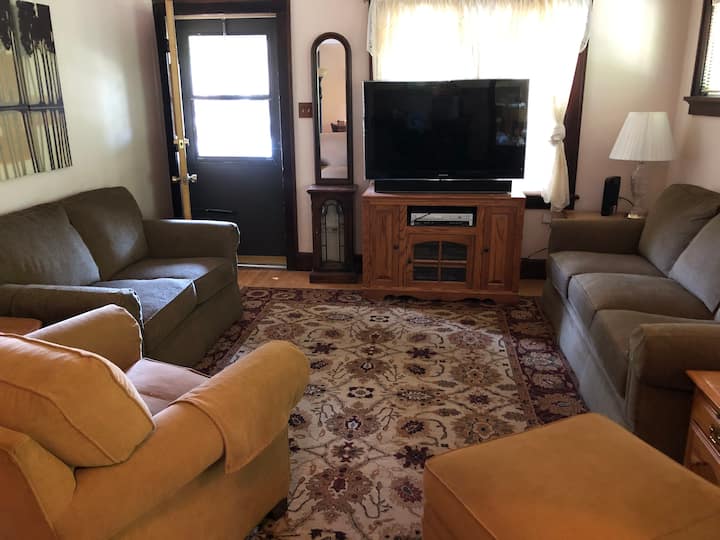 Rosie’s Eastside Garden Bungalow - Milwaukee, WI