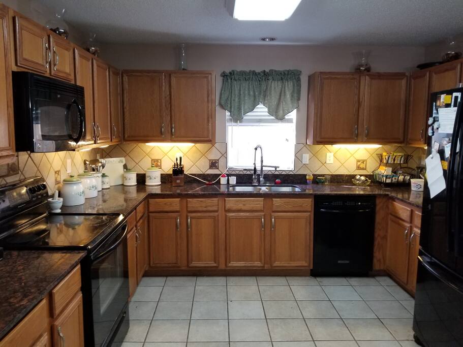 Ready for cooking , 54sqft of counter space. Extra fridge in garage, shared.