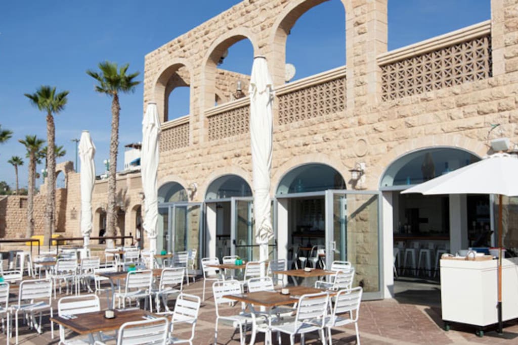Cassis Beach restaurant