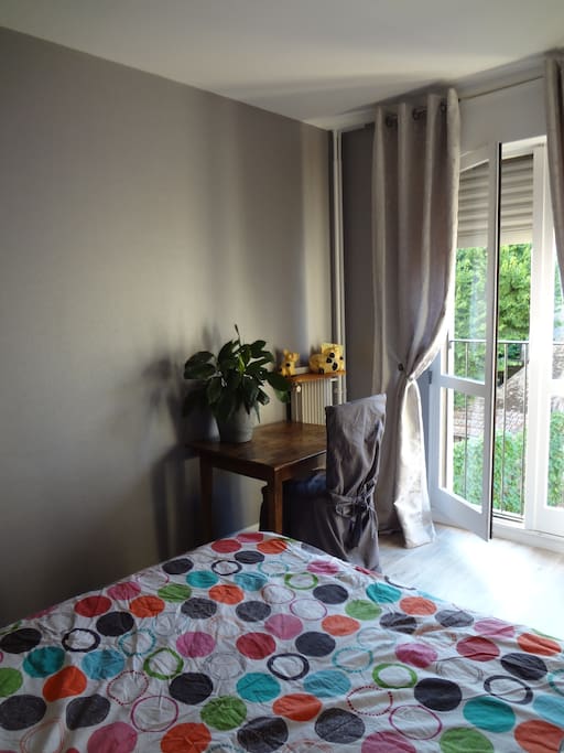 Espace travail, écriture dans la chambre