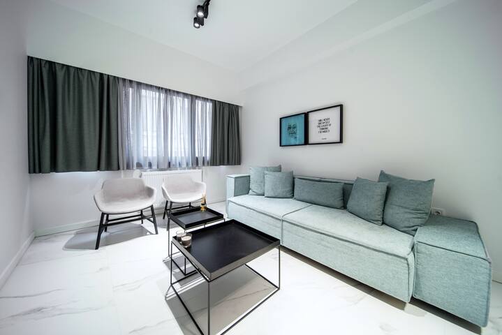 Heritage 102 /Luxury Two Bedroom gallery image 2