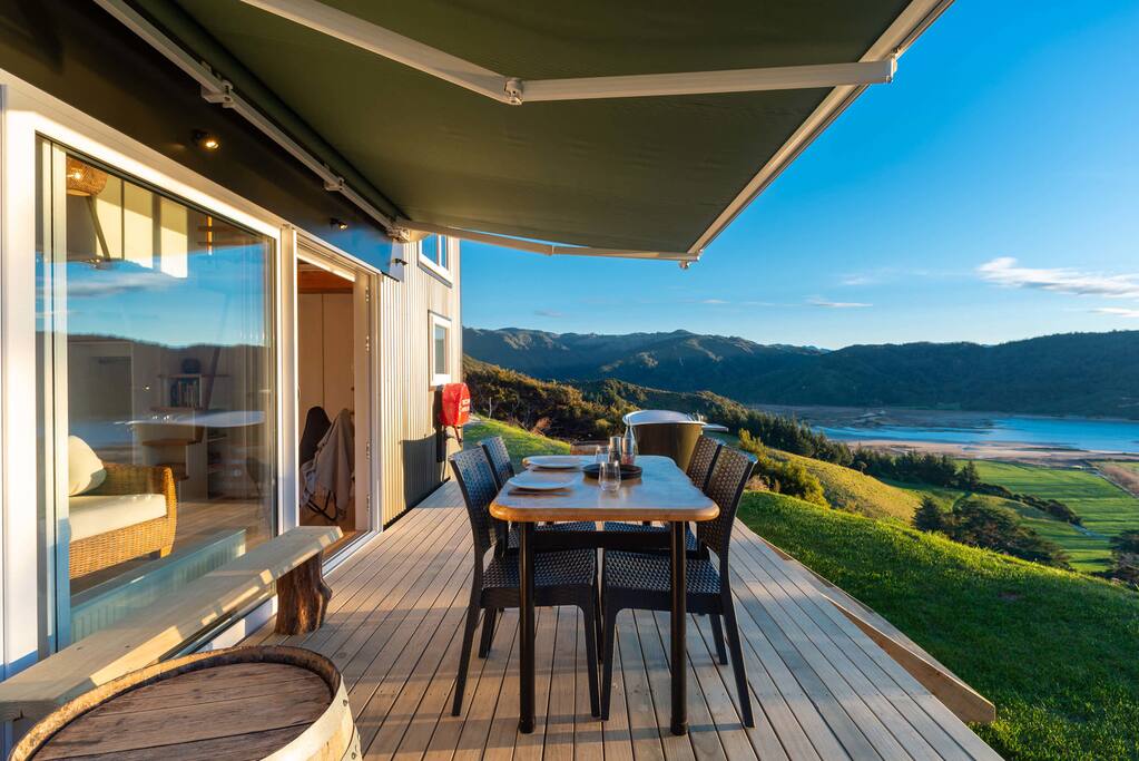 Outdoor dining and BBQ
