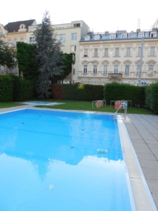 Outdoor-Pool