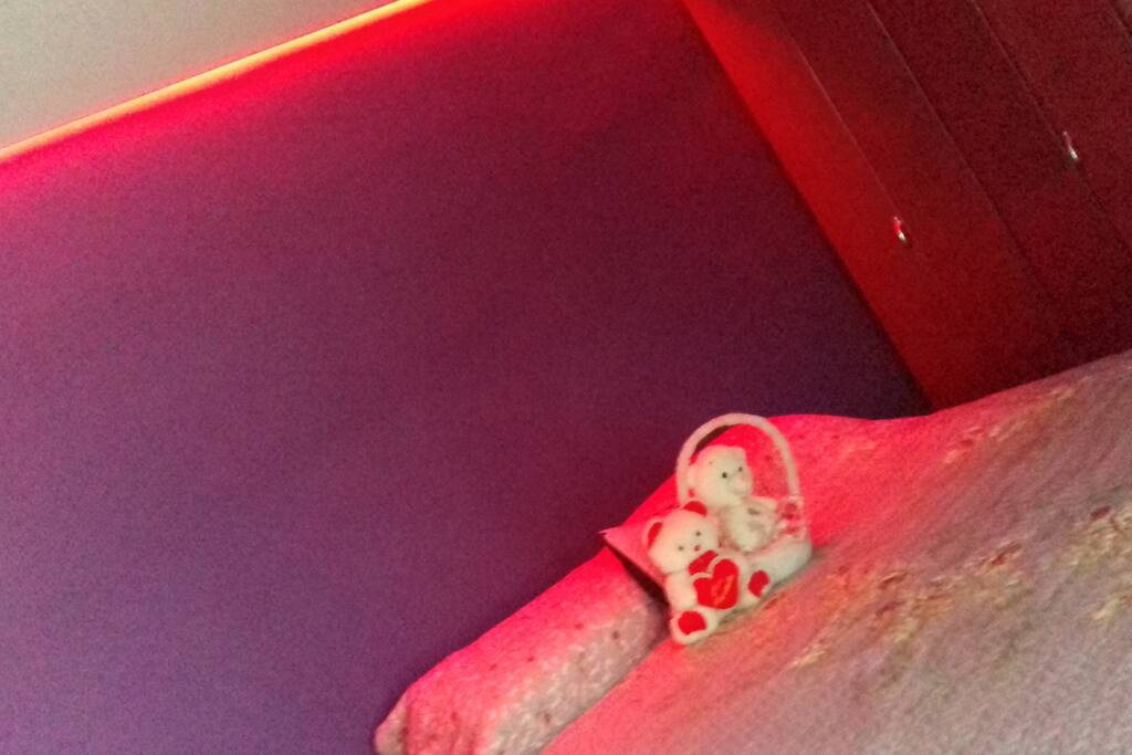 Cama de Casal com luz e controle remoto