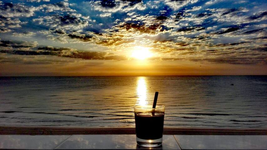 Amanecer  frente al mar El Perellonet,Valencia