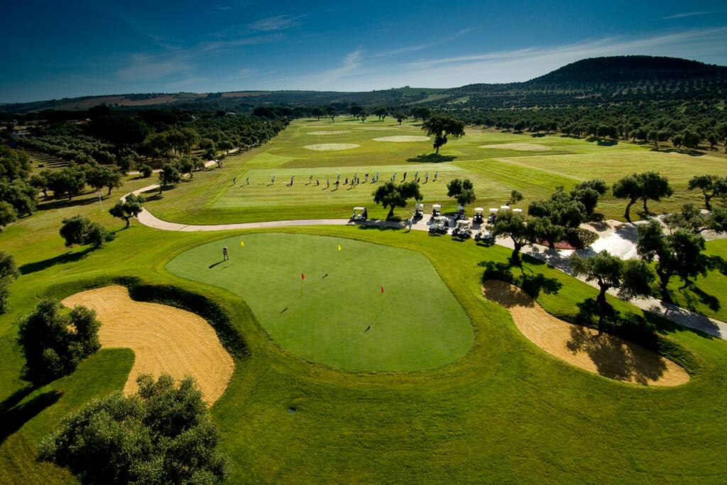 Excelentes campos de Golf, el más cercano a solo 5 min.
