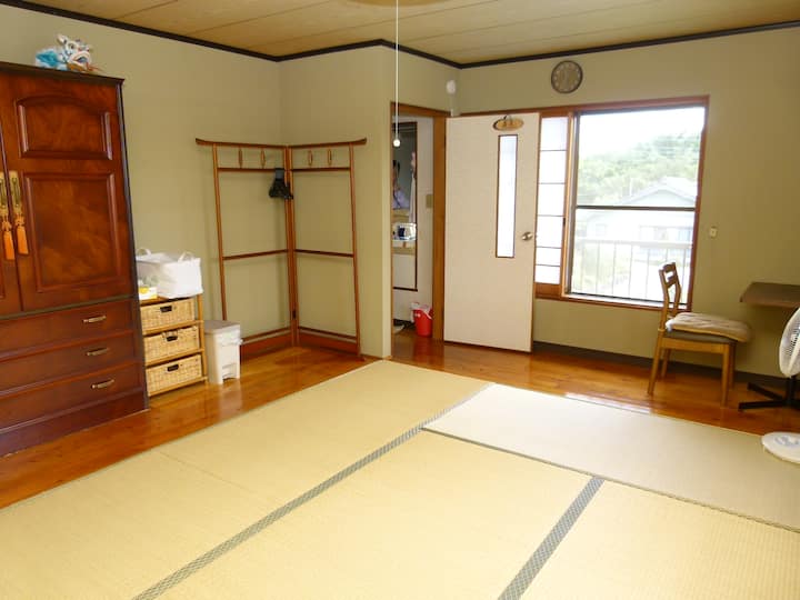 მე-2 სართულის საერთო საცხოვრებელი ჰიკოქსი