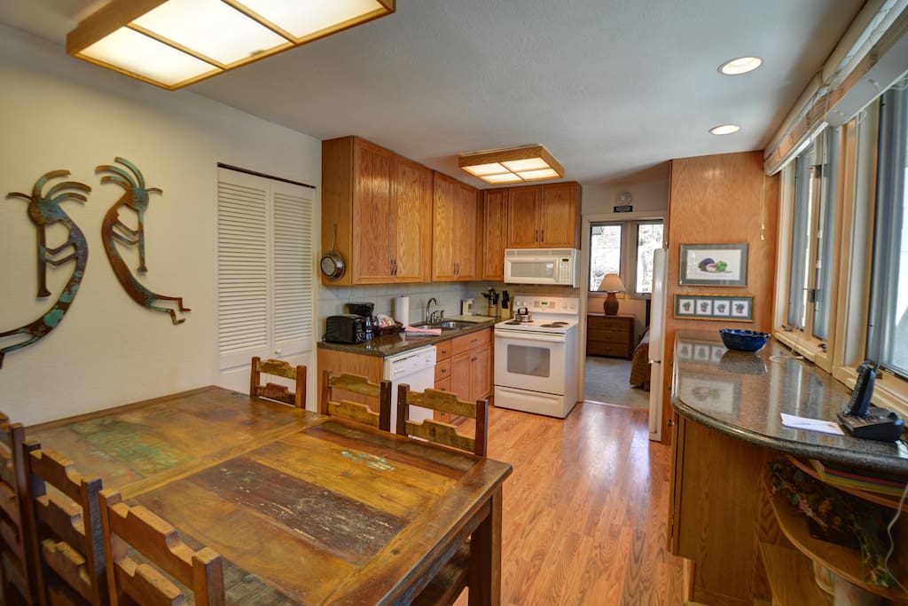 Kitchen/Dining Area