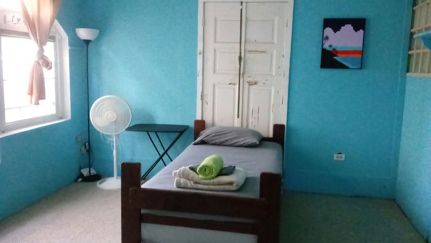 La Casa del Surfer - Solo Travel