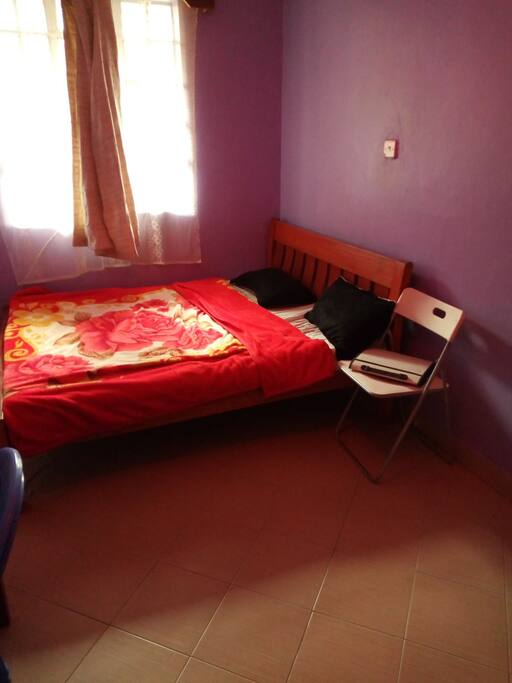 King size bed with 4pillows