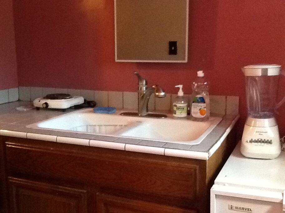 Kitchenette area with full sink, mini-fridge, hot plate, blender, tea kettle