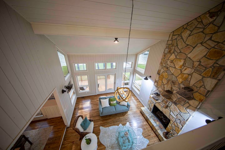 Lake Wateree Sunsets: 6000sf, Dock/ramp & Hot Tub! - Lake Wateree, SC