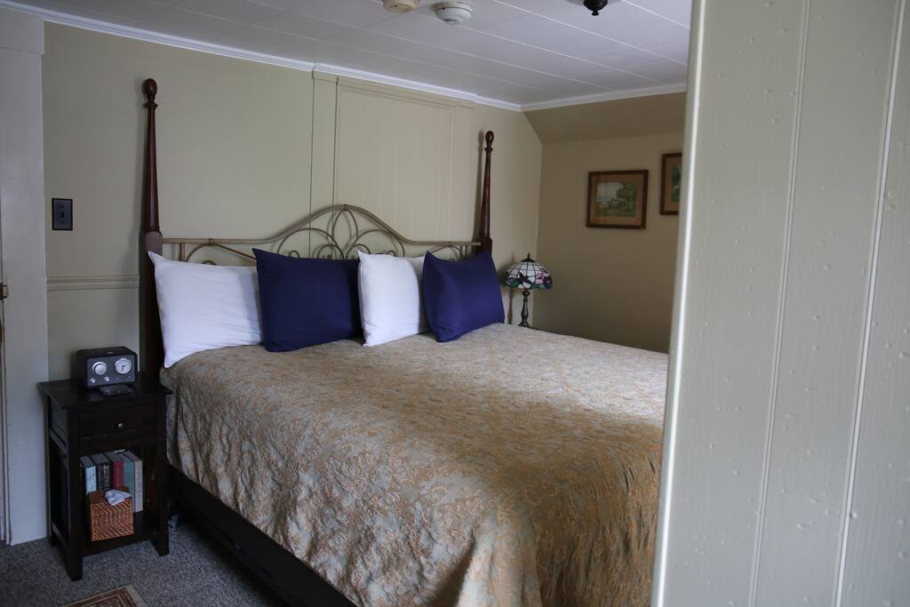 different view of king bed