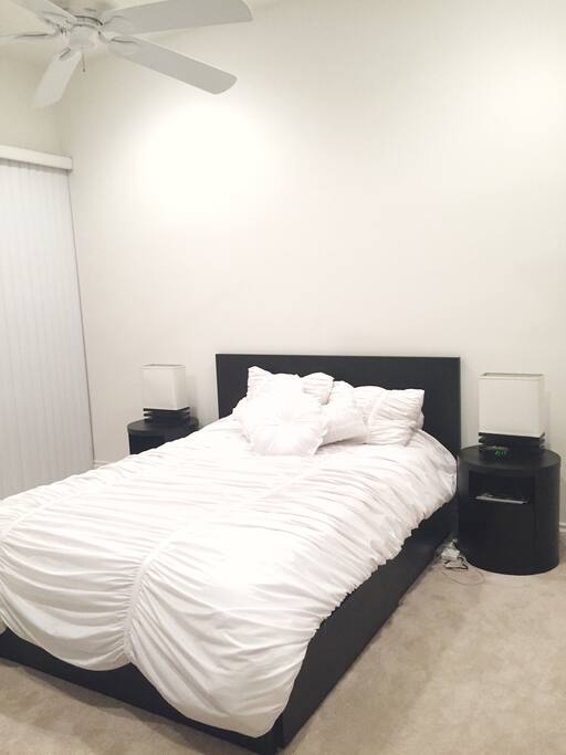 Bed has a tempur-pedic mattress.