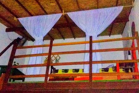 Casa acolhedora,  5 min da praia e do centro.