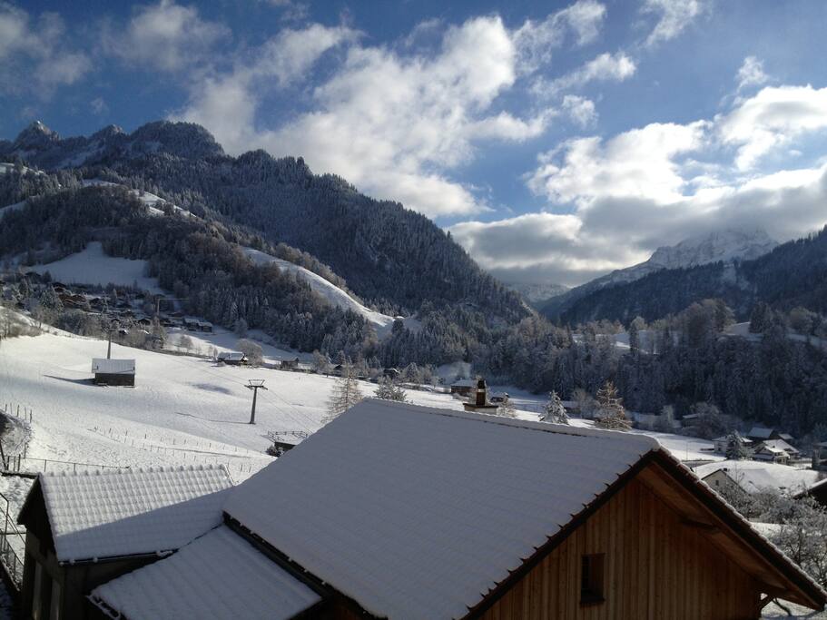 Charmey sous la neige, départ du télécabine