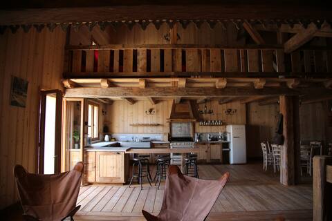 Large luxury apartment at the top of the Jura