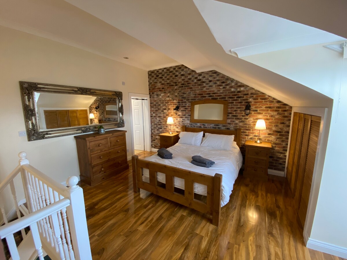 TyneSide Penthouse. City centre luxury apartment . Serviced