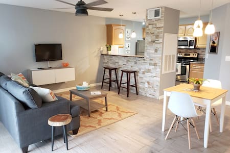 Summer Vibes Orlando Condo with Lake View