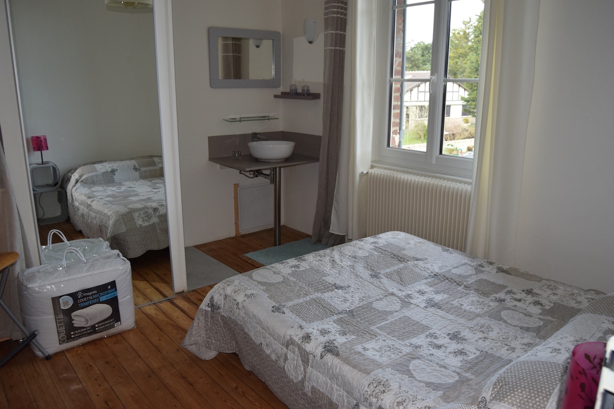 ห้องนอนพร้อมฝักบัว