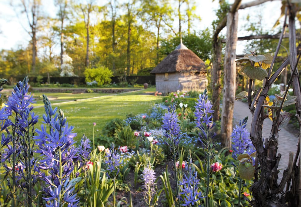 Sunk Garden - visitor access in the mornings