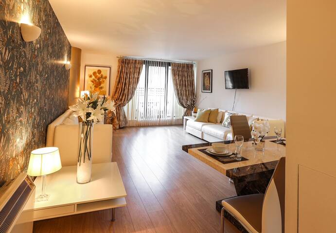 Modern 2 bedroom Apartment in Kensington