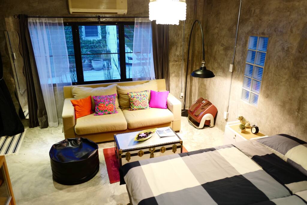 Space #1: A 32.5 sq.m. 1 bedroom/studio with plenty of space for up to 4 guests.. 2 single beds and 2 other comfortable floor mattresses (upon request).