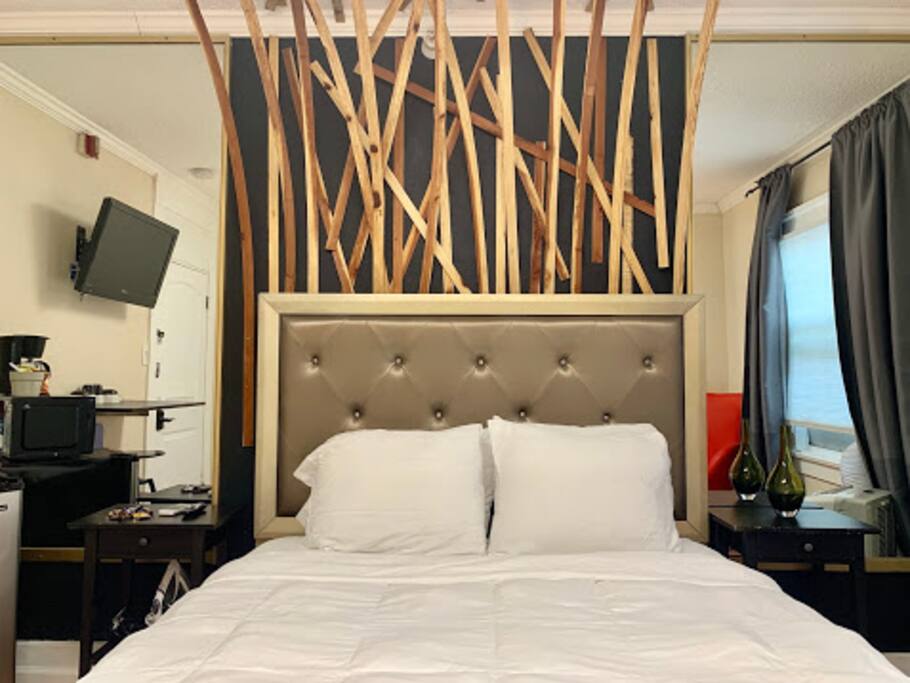 Bill's place is absolutely wonderful. Perfect if you're staying in the city and just need a place to sleep. Incredibly easy to get into and very low key. Will definitely stay here again. Lisa