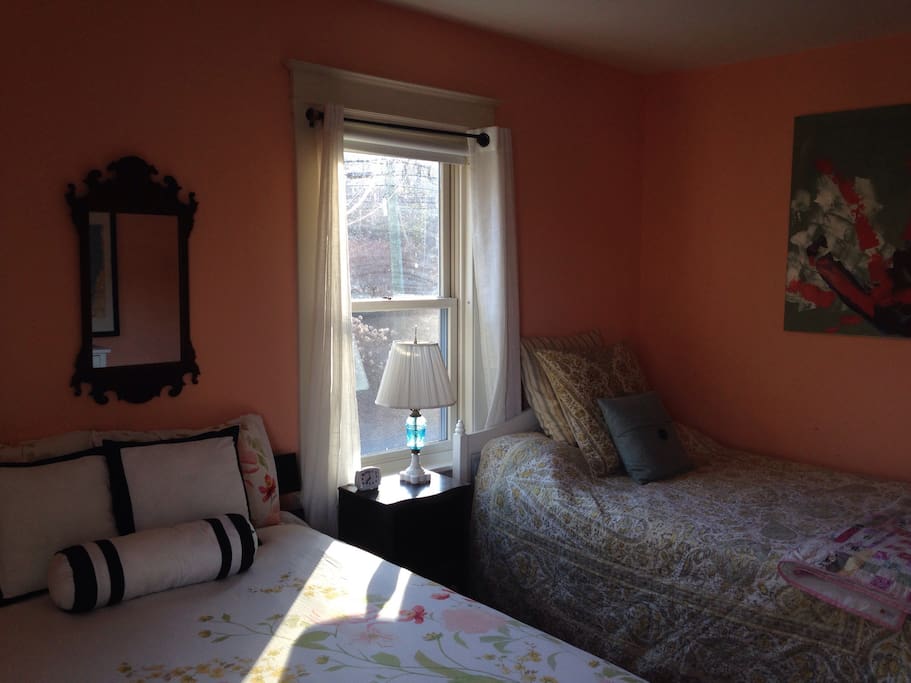 Another view of our guest room.
