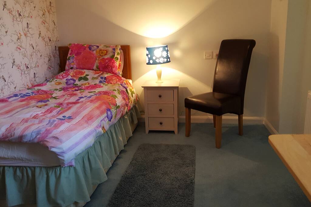 Can fit 1 or 2 single beds