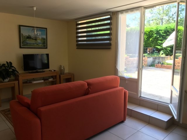 Airbnb performant: Beautiful accommodation on private terrace and wooded park à Châtel Guyon