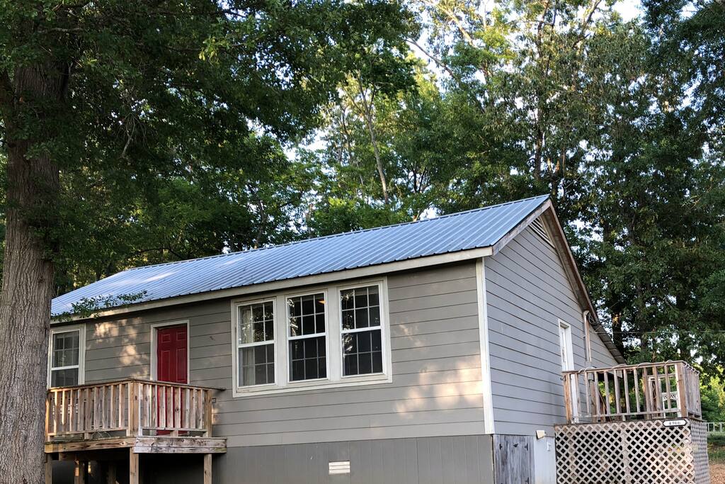 Cozy Cottage Home Minutes from MSU