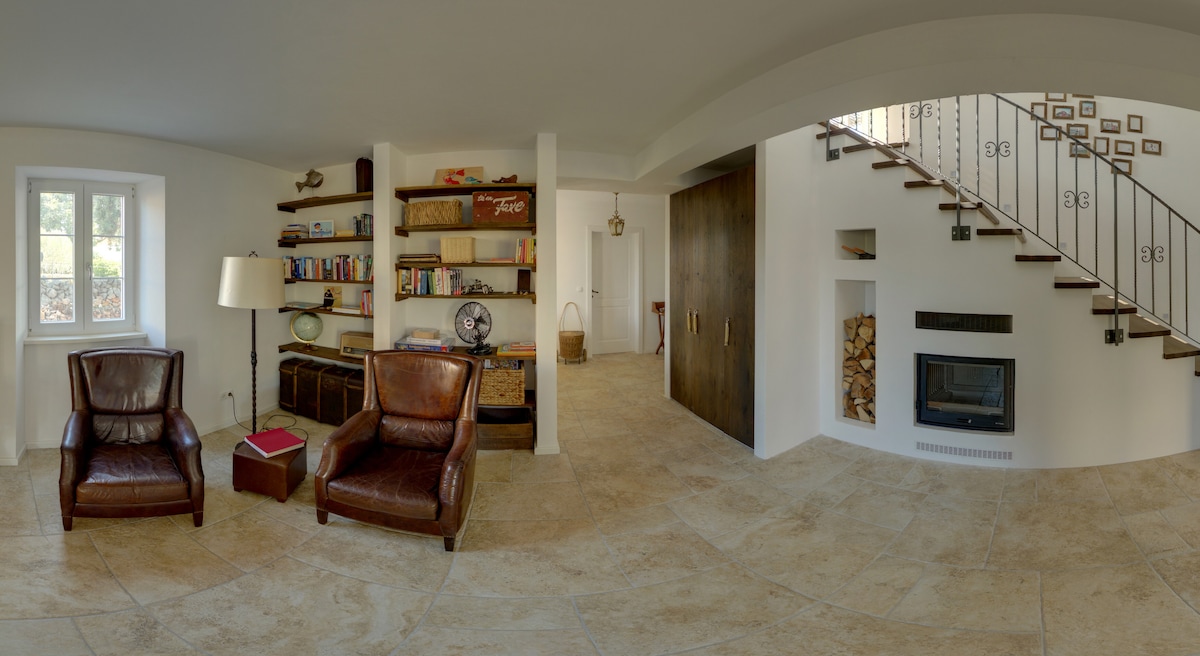 مكتبة: كتب وألعاب لجميع الأعمار