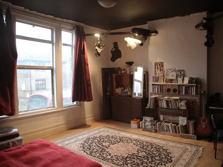 Double room in Brixton early 1900s arty apartment