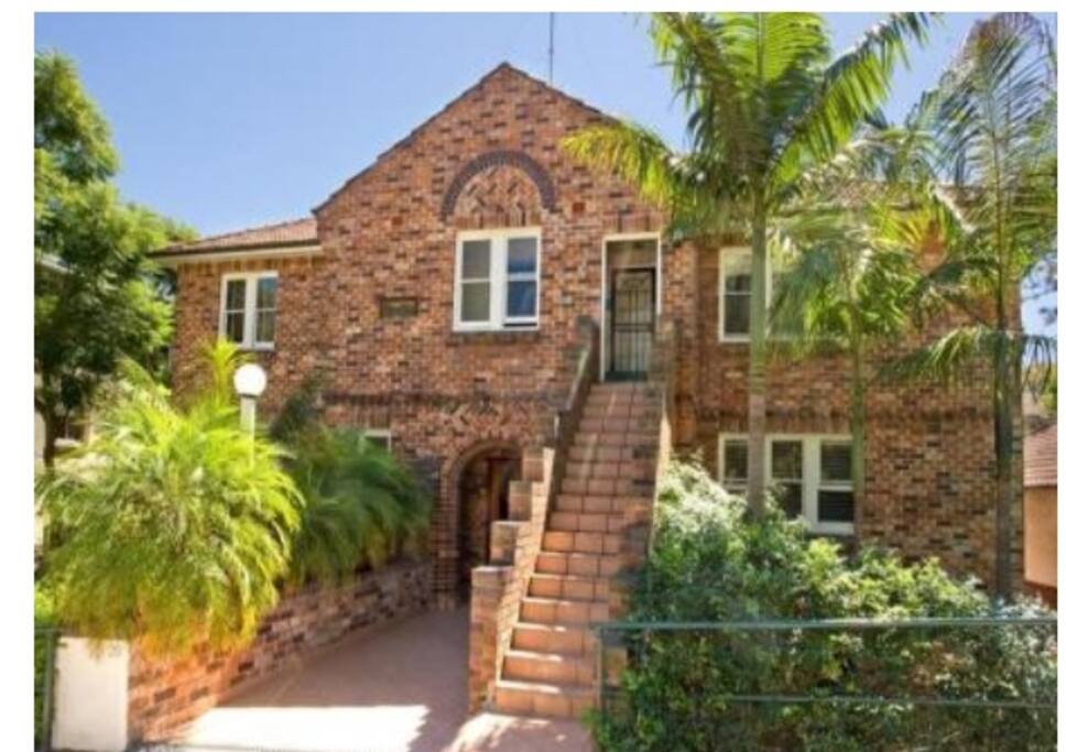 Mosman - Art Deco Treasure -Wyndham Avenue Rd Mosman steps to the Ferry to Circular Quay