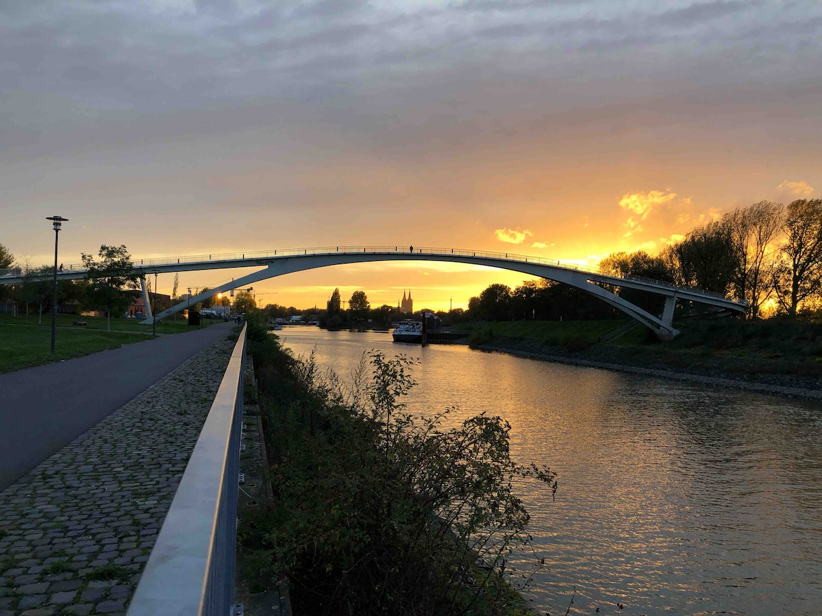 Popular Airbnb listing: City Apartment near Messe in Mülheim