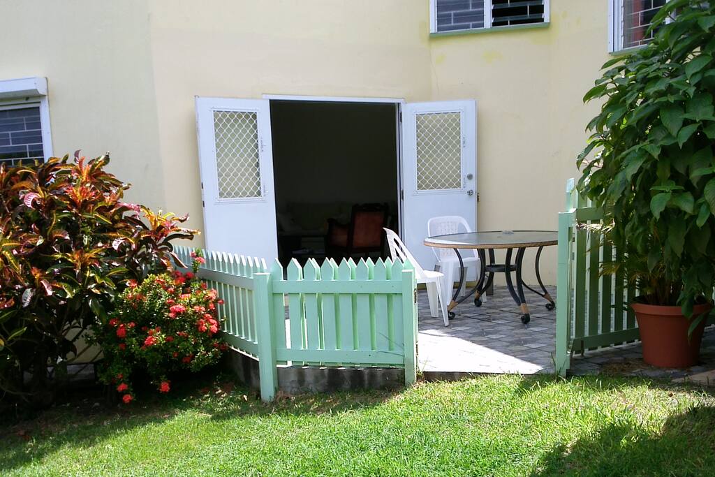 Front entrance via private outdoor patio