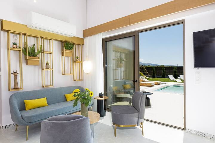 Spacious Family Villa w/ Playground by etouri gallery image 5