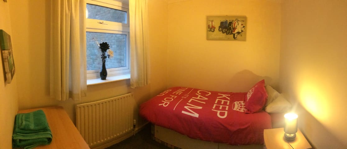 Cosy single room in Newmarket
