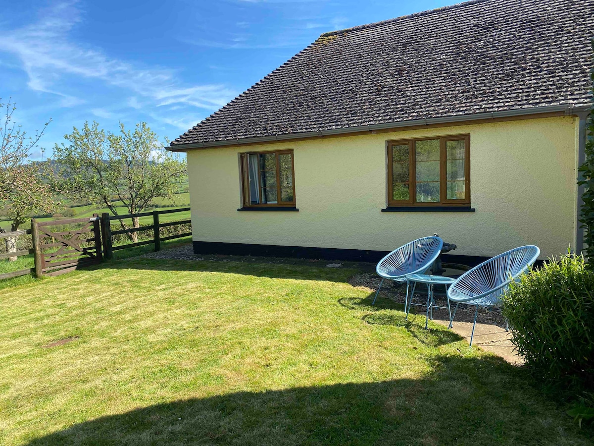 Exmoor hideaway with stunning views Apartments for Rent in Wootton
